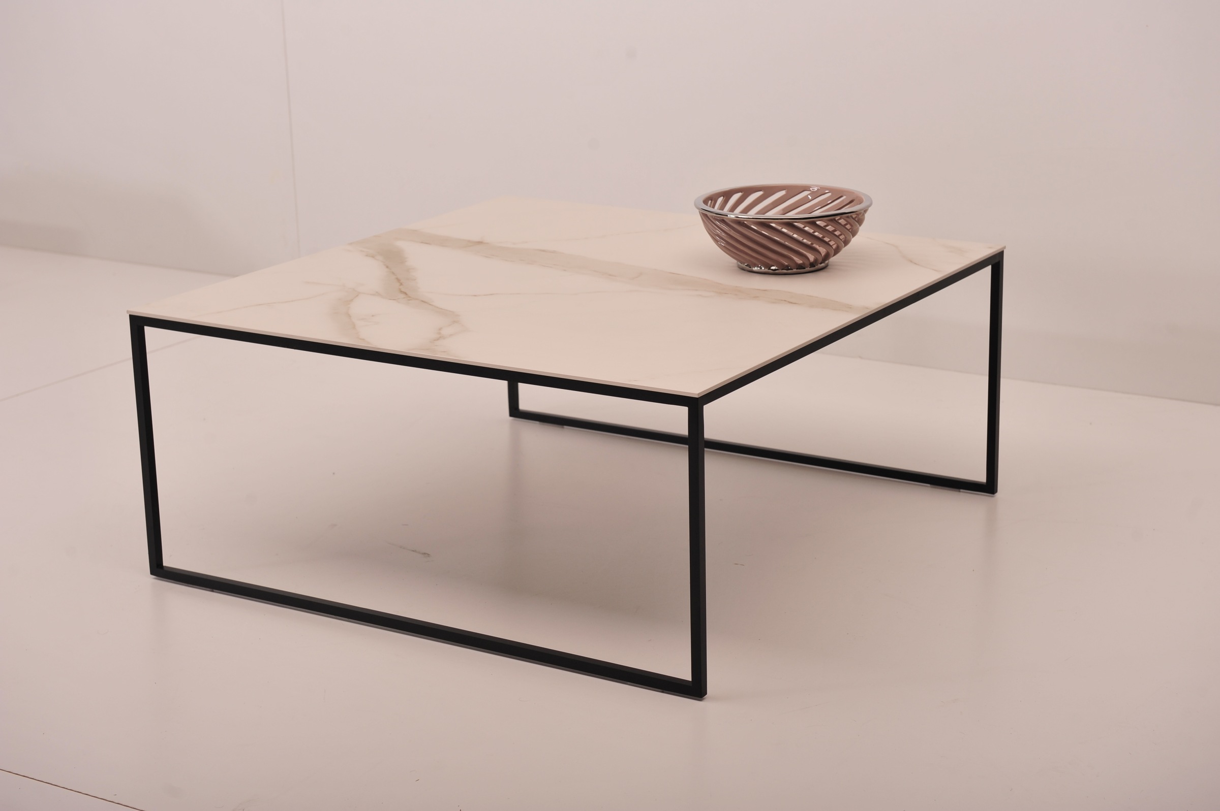 Stolik kawowy B9 &ndash; blat Laminam spiek kwarcowy