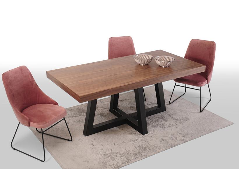 stol z orzechu 1200x799 1