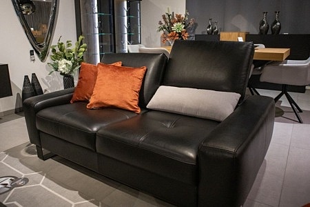 Jak wybrać narożnik do salonu? 1 sofa
