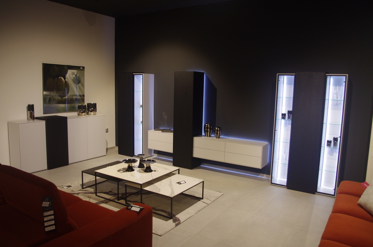 DUBAJ &ndash; NOWOCZESNE LAKIEROWANE MEBLE DO SALONU