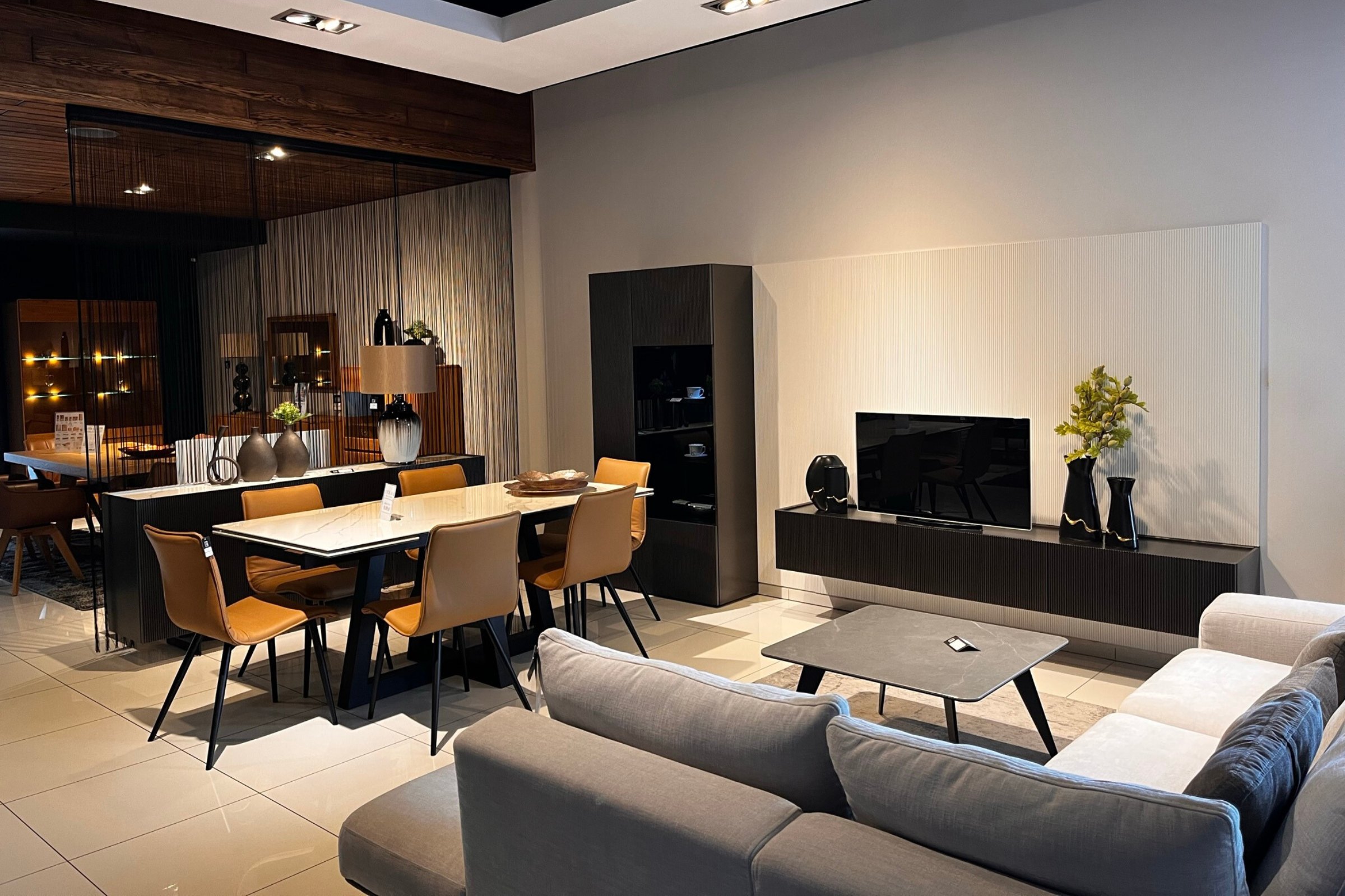 Singapur &ndash; Ryflowane meble do Nowoczesnego Salonu
