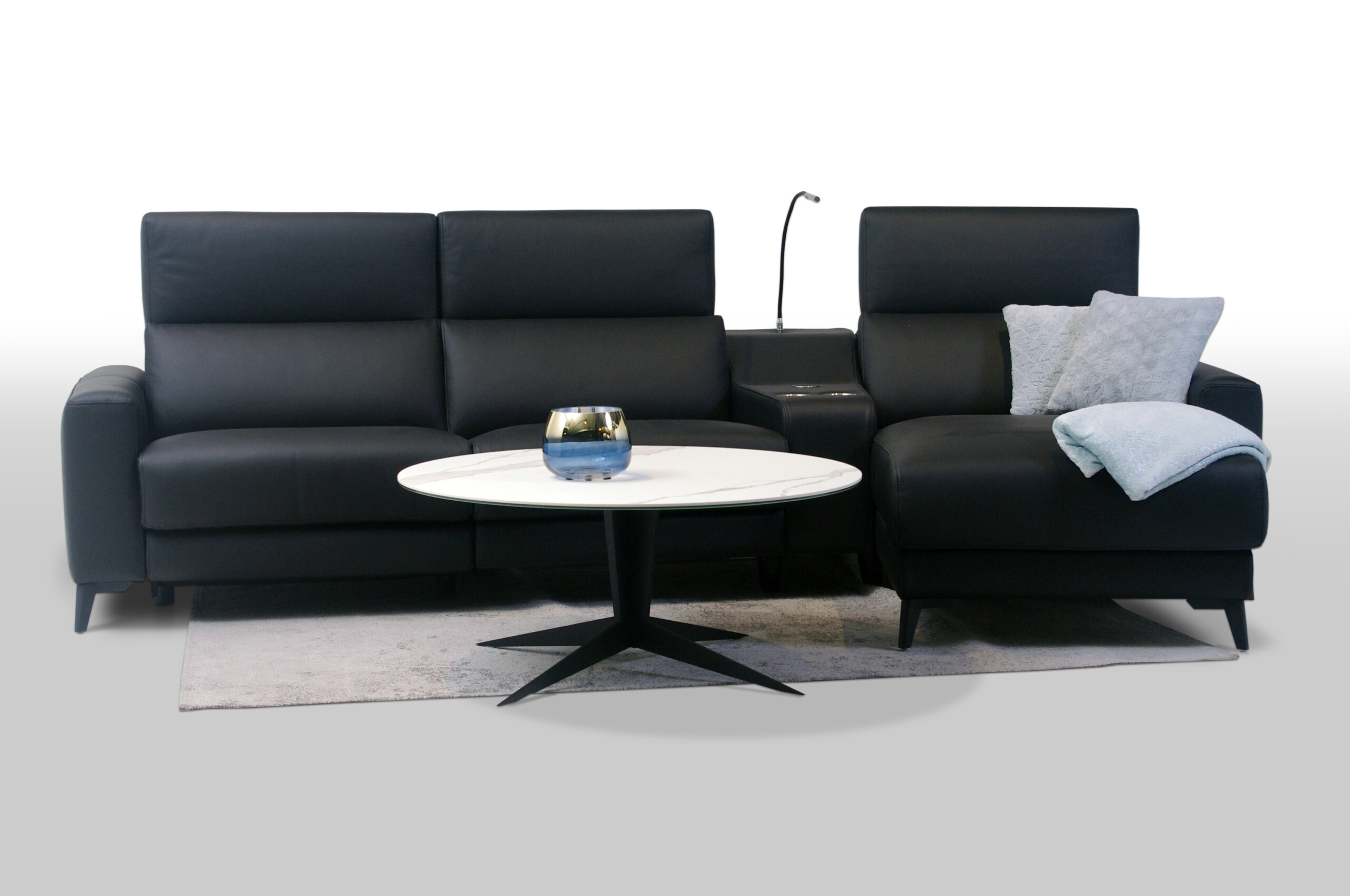 Sapphire II &ndash; nowoczesny narożnik na metalowych n&oacute;żkach