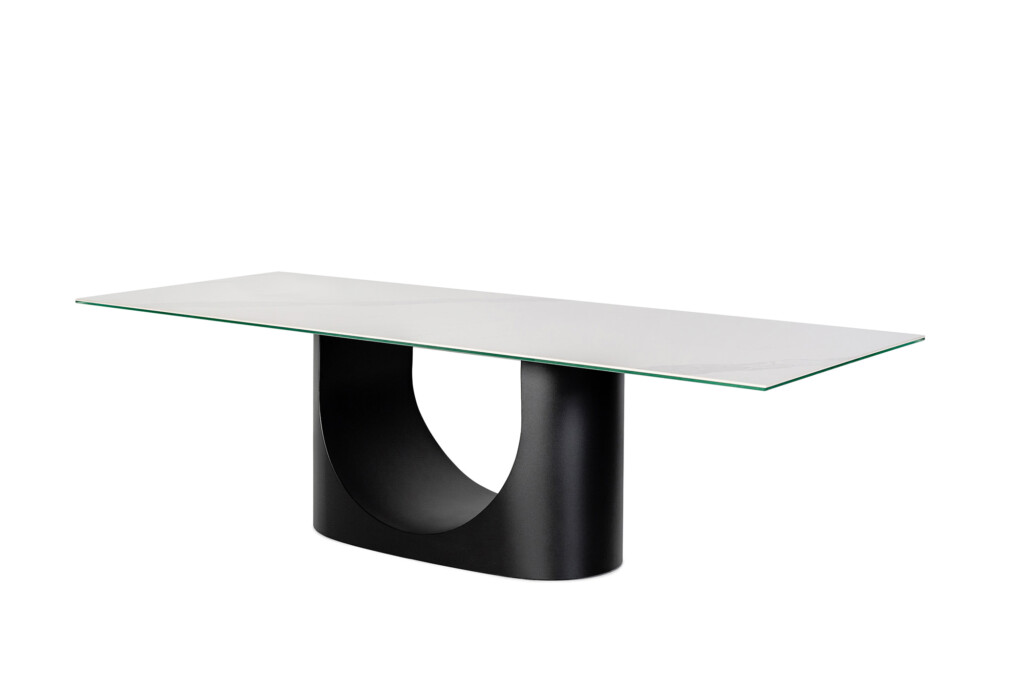 Spiek kwarcowy w meblach – trwałość, styl i praktyczność w jednym 1 Designerski stol ze spieku kwarcowego Laminam Statuario Venato z czarna metalowa podstawa e1727785574817