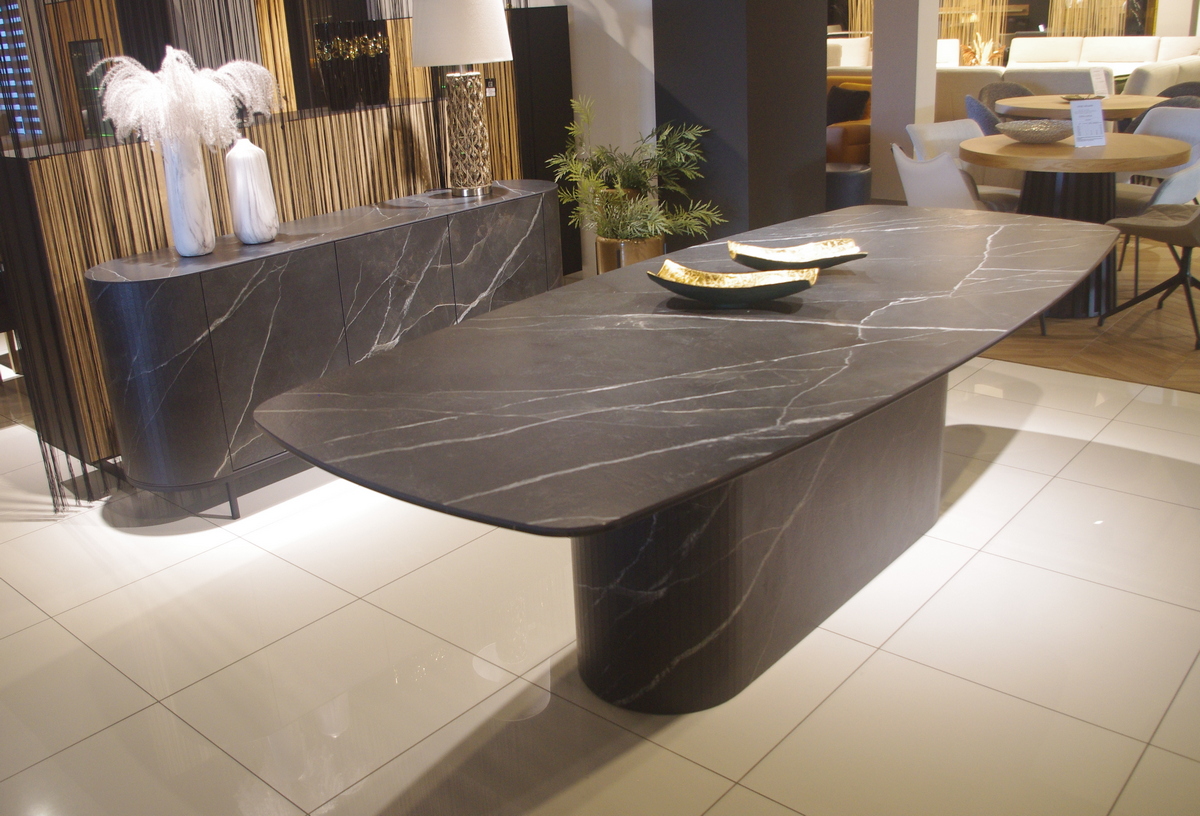 St&oacute;ł ze spieku 260/110 cm Calacatta Black 15.845 zł