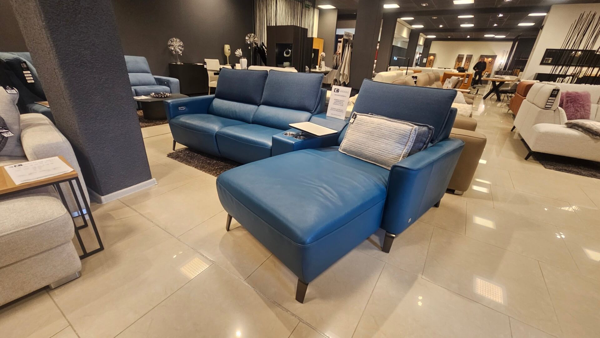 AVIVA II &ndash; NAROŻNIK Z BARKIEM Z NATURALNEJ SK&Oacute;RY LICOWEJ FUNKCJA RELAX