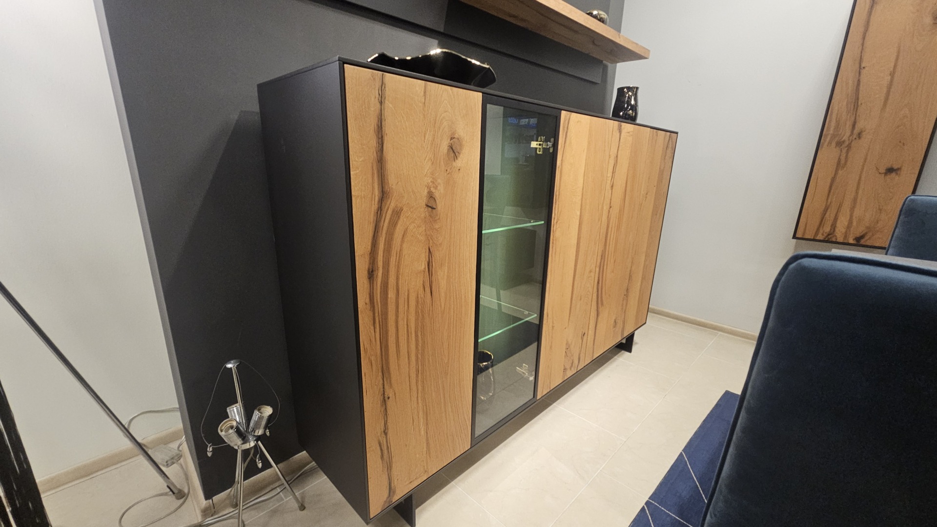 ZESTAW MEBLI MADRYT &ndash; LAKIER GRAFIT 8500N MAT, FRONTY DĄB -40% 11.000 ZŁ