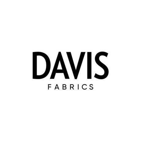 Logo Davis Fabrics czarny napis na białym tle
